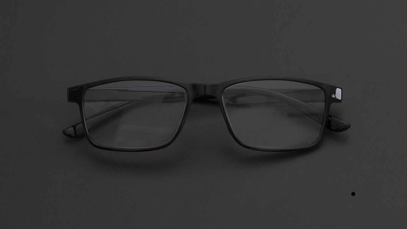 HM_web_0000s_0003_glasses-for-vision-on-a-black-background-top-view-2021-12-09-04-48-31-utc
